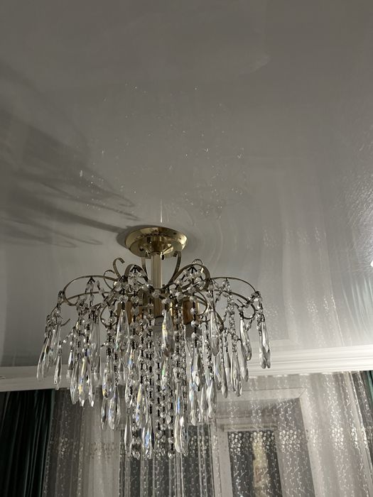 Продам красивую люстру