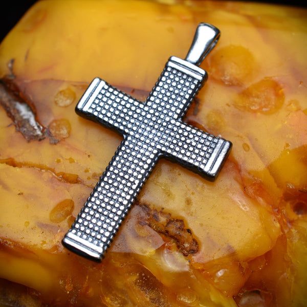 Сребърен медальон 925 „Кръст с орнаментика“ –талисман за вяра, закрила