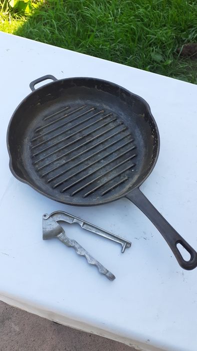 Казан. Сковорода. Ступка чугунные.