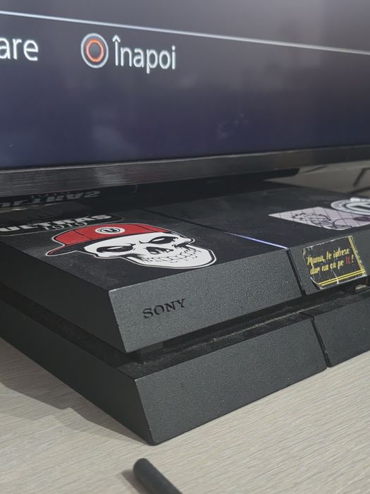 Vând PS4 500gb 2 manete