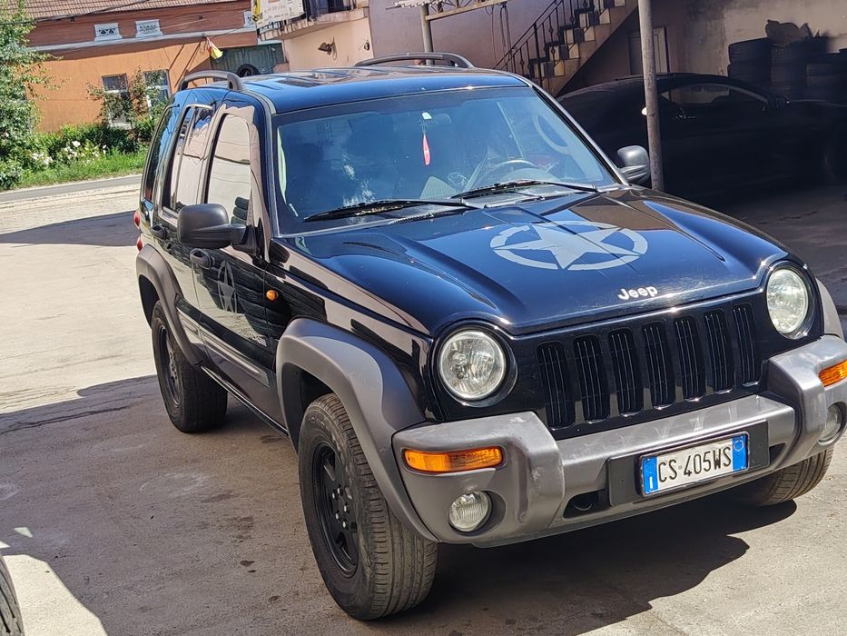 Vând jeep cherokee