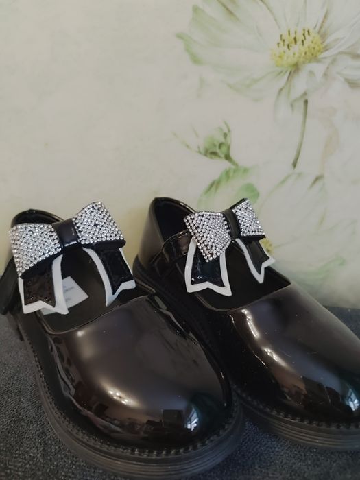 Продам детские туфли