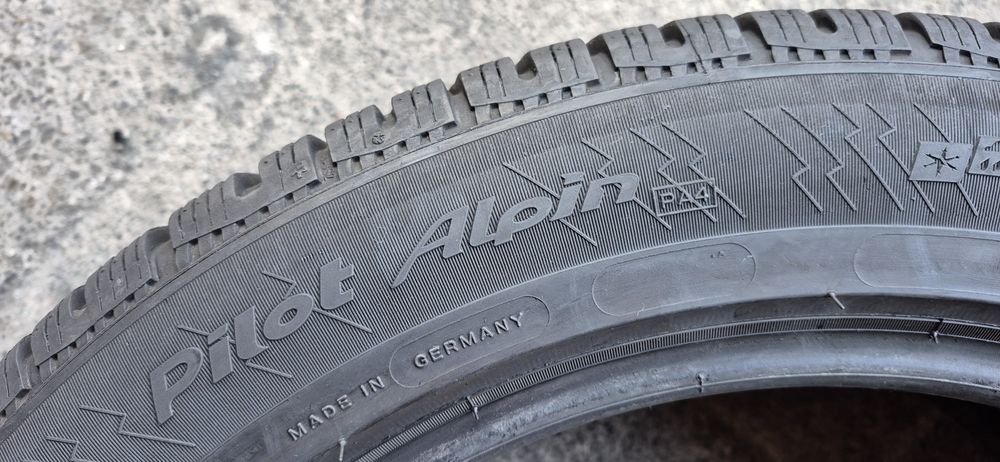 4 anvelope iarna Michelin,235/50/18.Pretul este pe bucata.