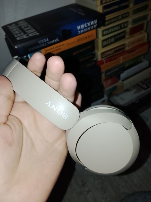 Продам наушники Сони срочно