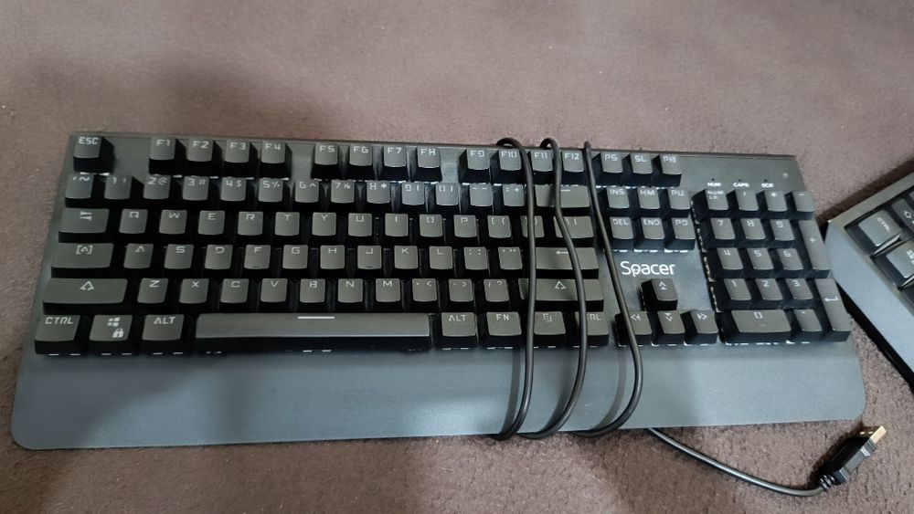2 Tastaturi Gaming Cu Fir
