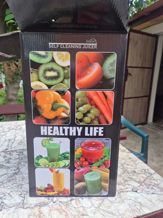 Self cleaning juicer