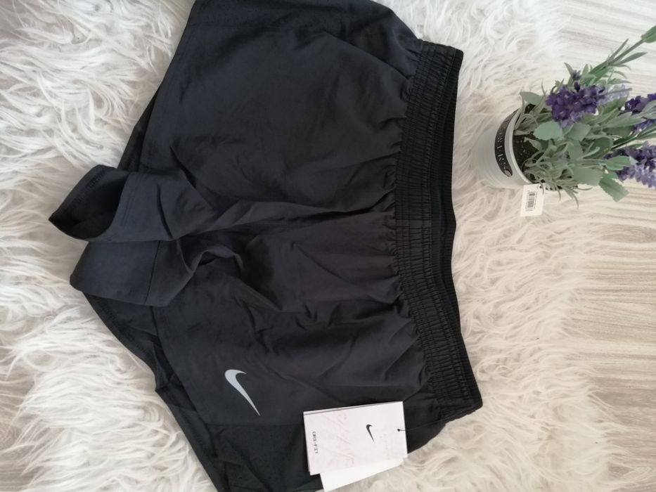 Къси дамски панталони Nike