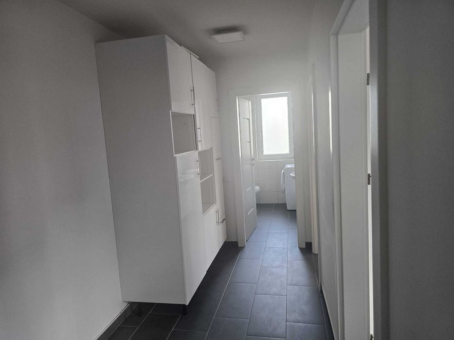 Inchiriez Ap. 2 camere mobilat si utilat + parcare