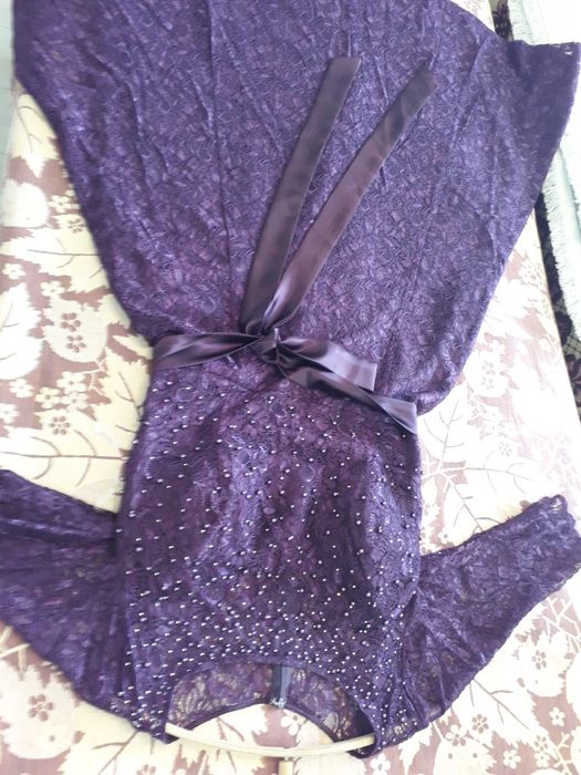 Продаю платье женское нарядное