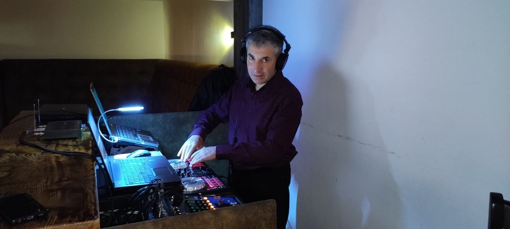 DJ дисководещ за празници ф-ма Темпомикс-ЕООД