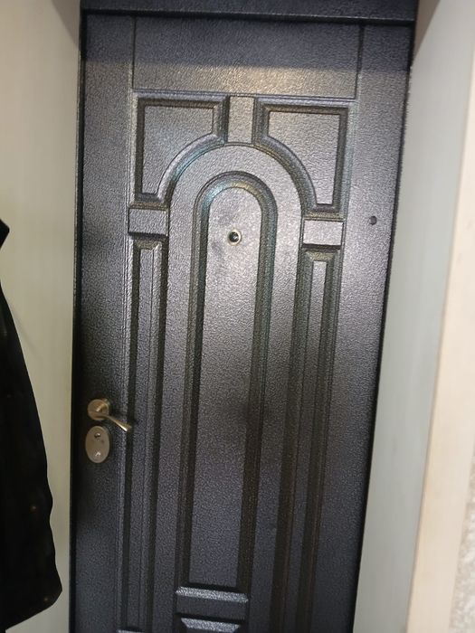 Продам входную дверь