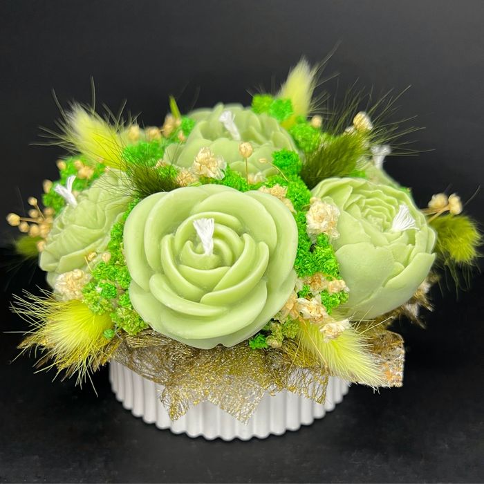 Aranjamente florale handmade cu lumanari din ceara de soia