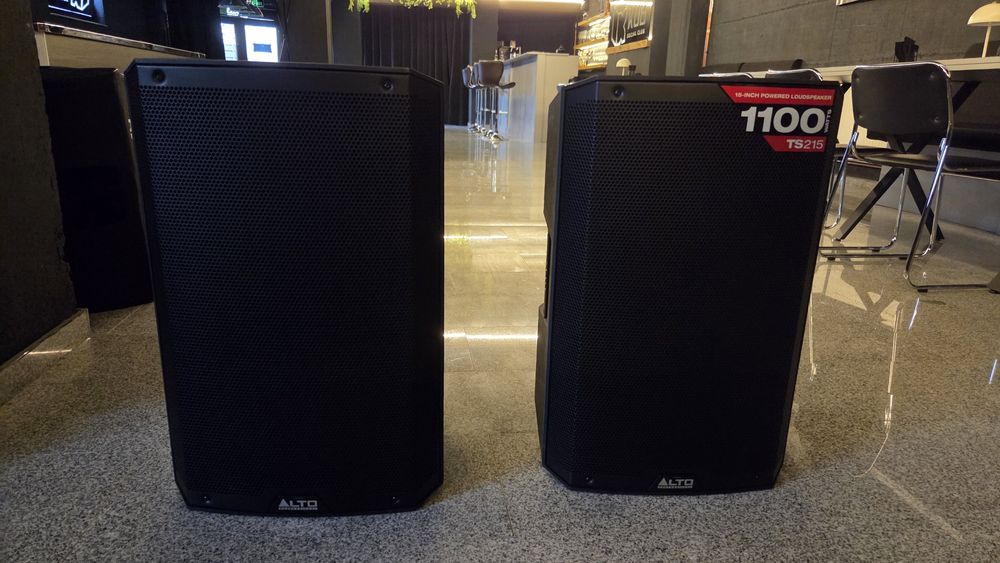 Set Boxe si statie Alto DJ - Vine cu toate cablurile necesare si picio