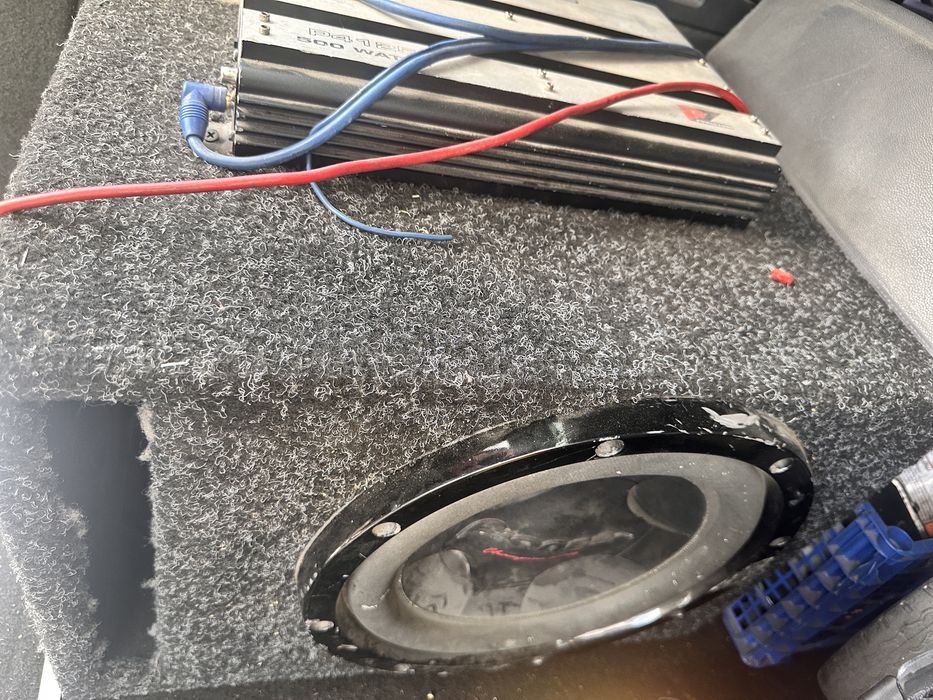 Subwoofer si statie masina