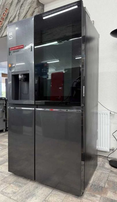 Продам холодильник на гарантии.