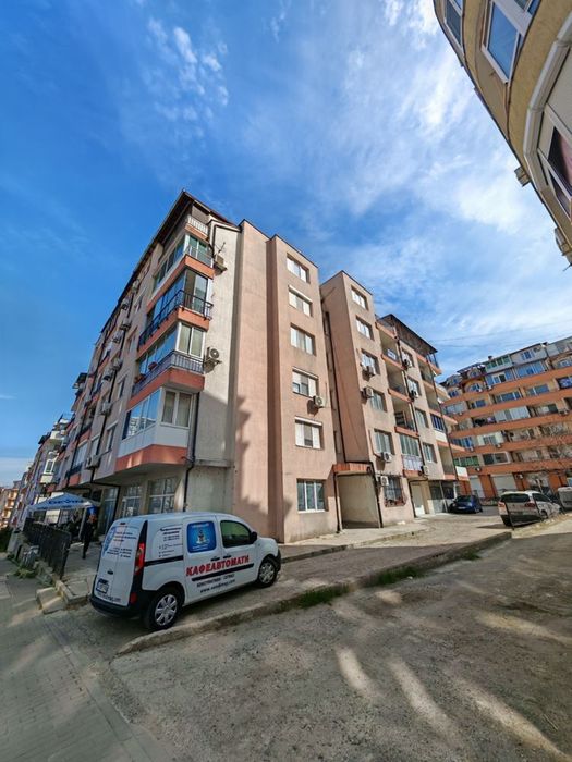 Обзаведен двустаен апартамент в Меден рудник зона А - преустроен в тр