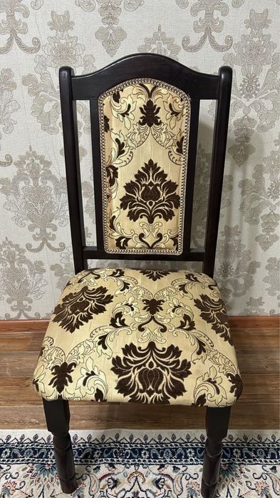 Продам стулья с чехлом