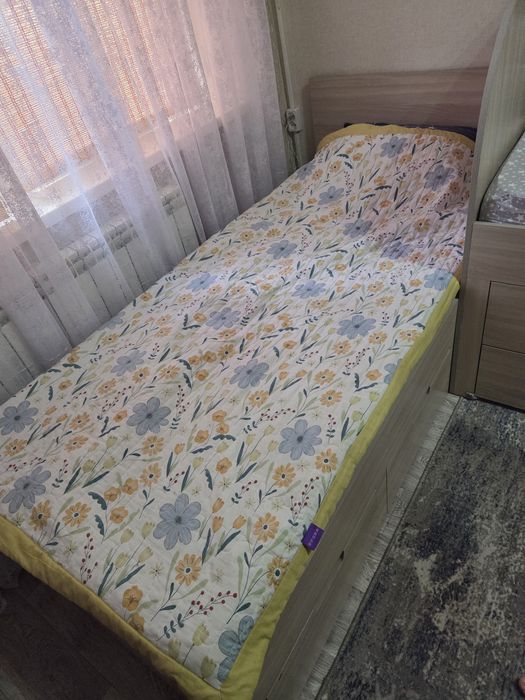 Продается кровать детская с матрасом.
