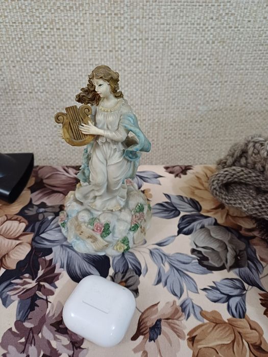 Статуэтка "Девушка с арфой"