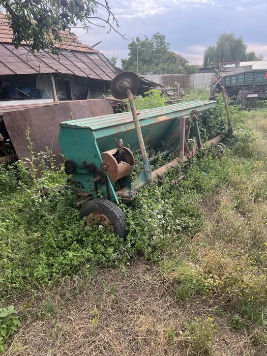 Tractor u650 cu utilaje