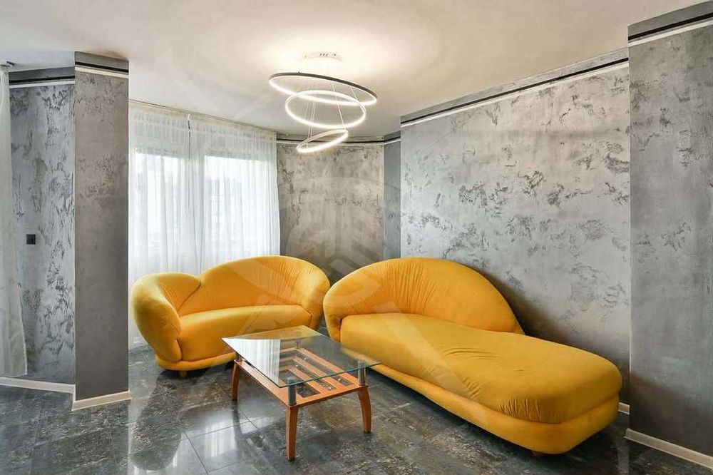 Дава се под наем Мезонет в Варна, Център - 180 кв.м за 1296.42 € - Снимка #1