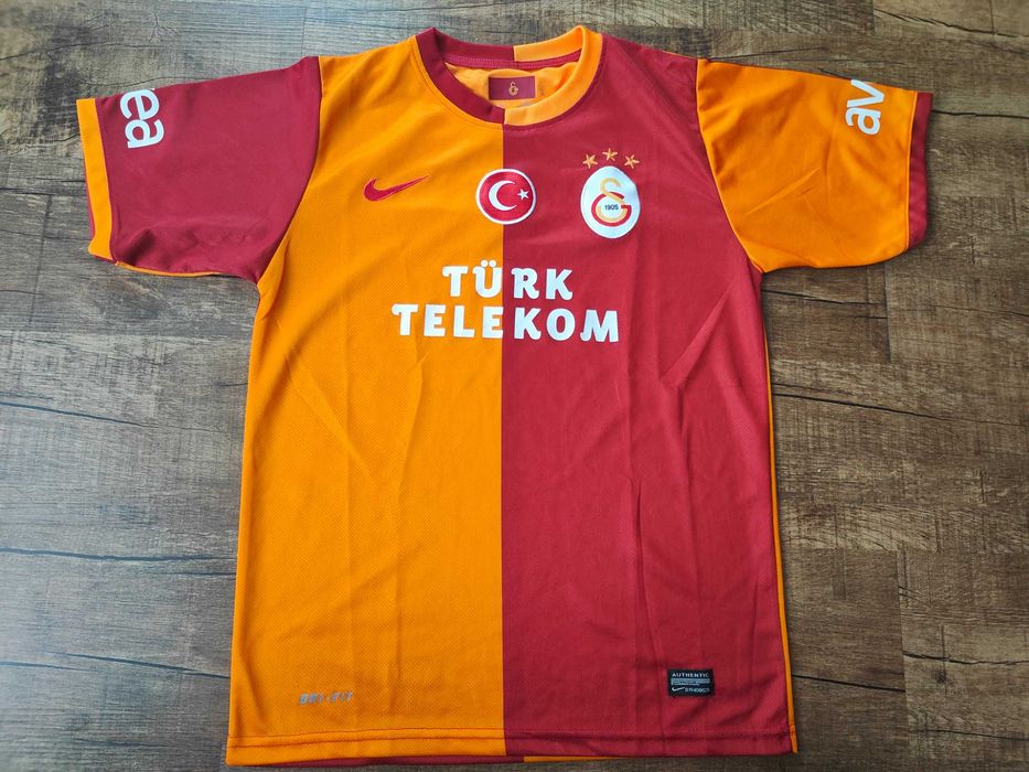 Tricou și bluze de fotbal