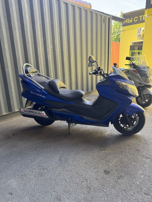 Макси Скутер Suzuki Sky Wave