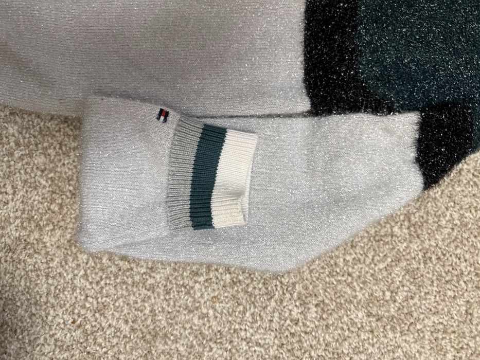 Продавам дамски пулове Tommy Hilfiger S размер, в сиво и зелено