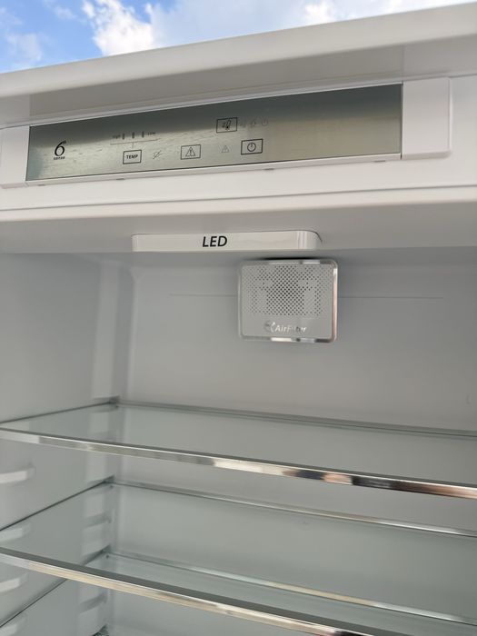 Хладилник за вграждане Whirlpool