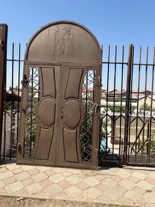 Дарвоза, Кованная входная дверь