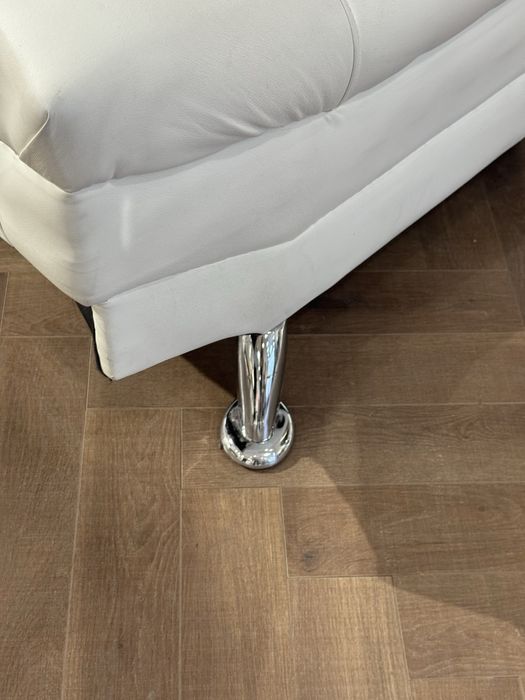 Диван из экокожи