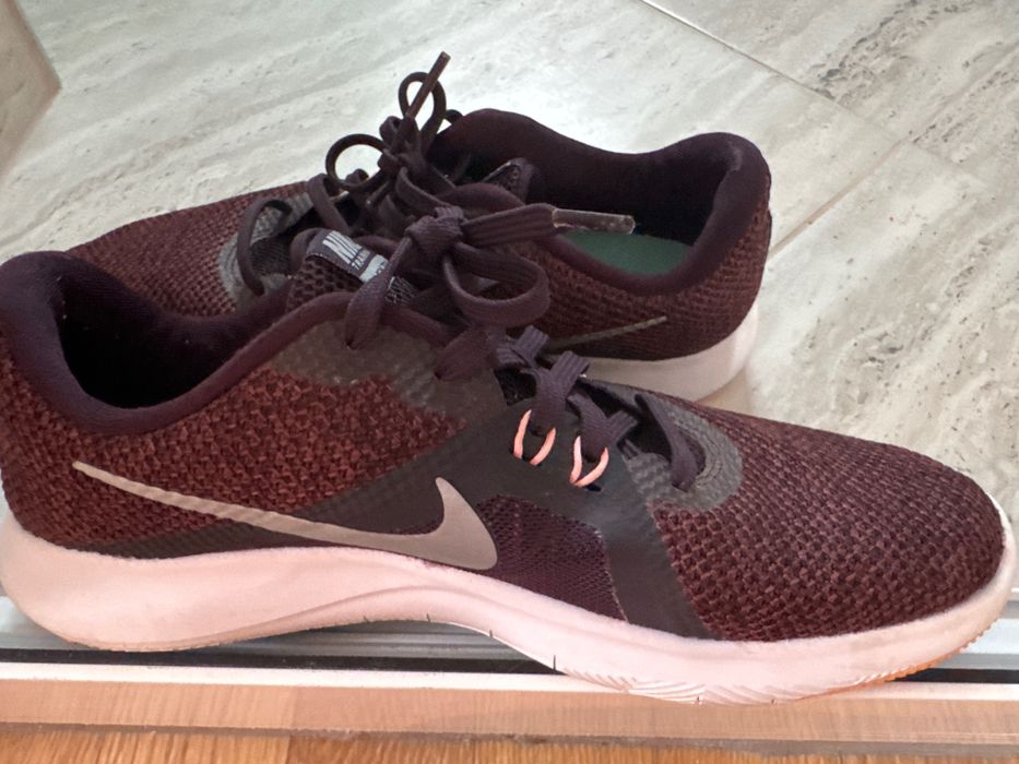 Дамски маратонки Nike FLEX ESSENTIAL TRAINING 41, отлично състояние