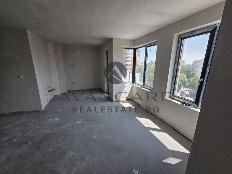 Продава се Тристаен апартамент в Пловдив, Кършияка - 98 кв.м за 1994 €/кв.м - Снимка #1