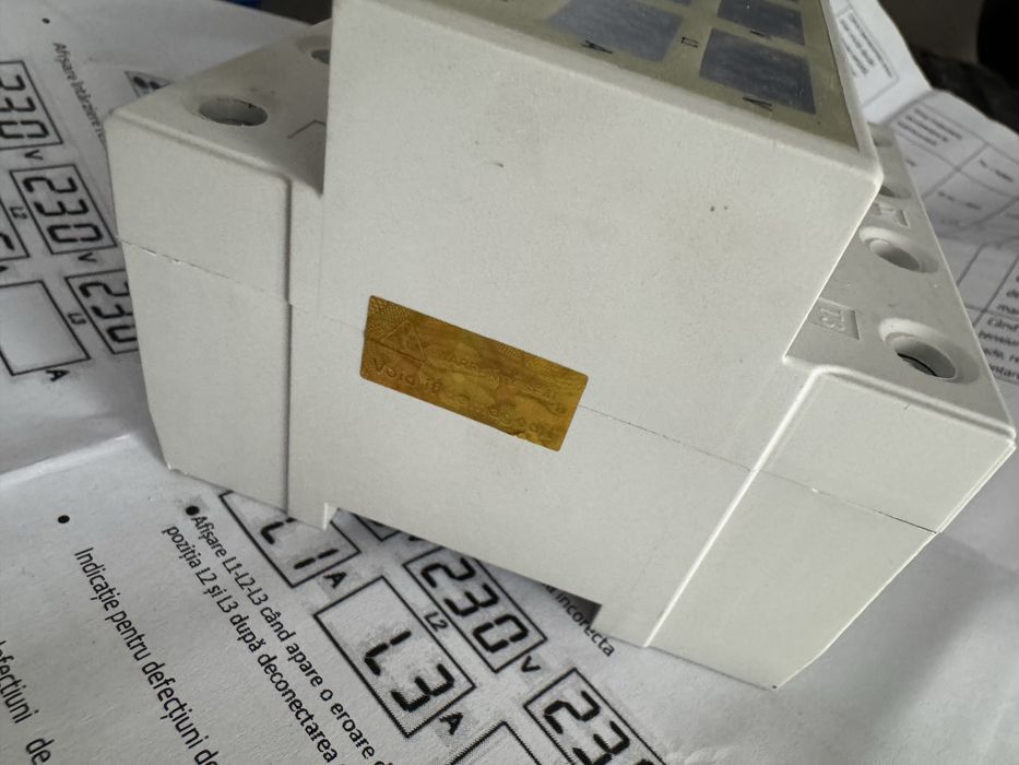 Releu trifazat de protectie la tensiune si curent 63A TAXNELE TVPS3-63