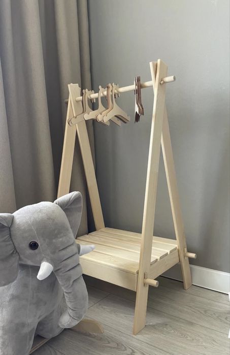 Вешалка с плечиками