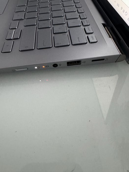 Asus Zenbook UX462DA, ultra portabil, touch screen
