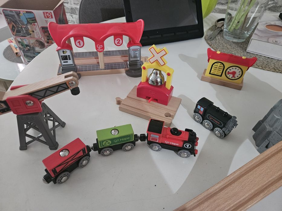 Hape  дървени играчки, гара, тунел, звънец, кран