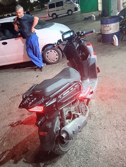 Skuter 0.5 kub cst