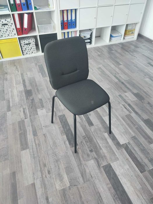 Scaun negru de birou, 4 bucati, nefolosite