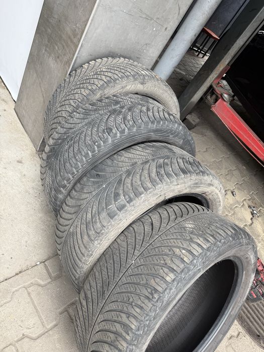 Vand 4 cauciucuri goodyear m+s cu fulg
