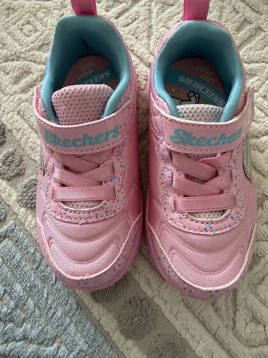 Кроссовки для девочки Skechers