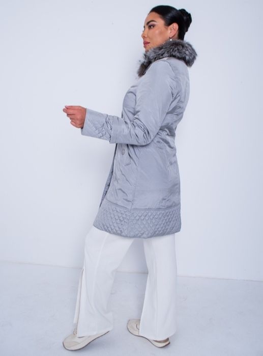 Теплый плащ с песцовым воротом