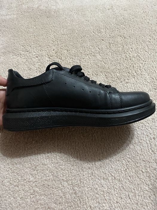 Vand papuci V Fashion negri noi fara eticheta