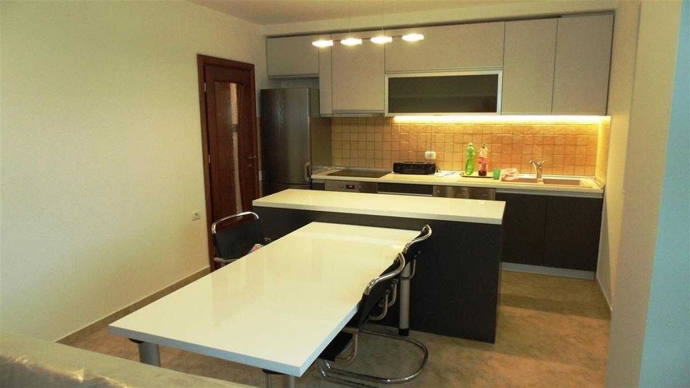 Дава се под наем Тристаен апартамент в Бургас, Славейков - 81 кв.м за 229.5 € - Снимка #1