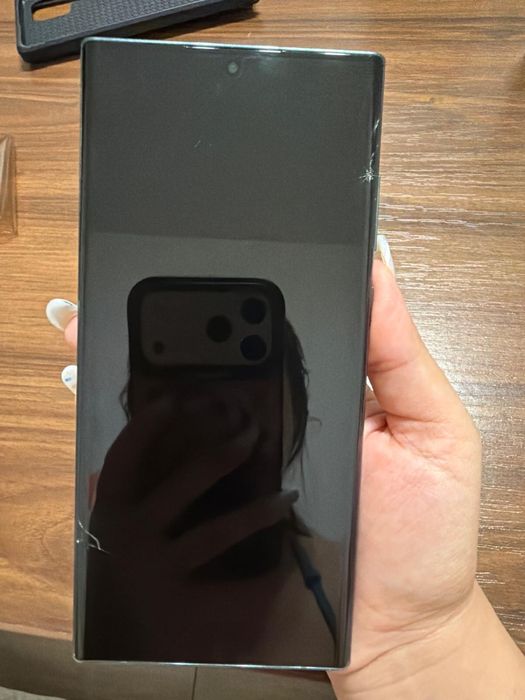 Samsung Galaxy S22 Ultra 128 Gb display stricat