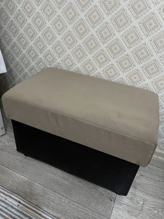 Продаю диван с креслом и пуфиком.