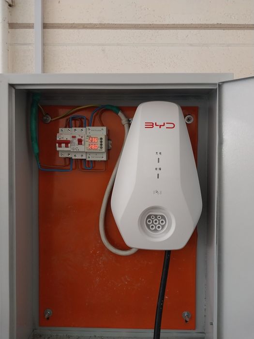 Услуга Электрика монтаж домов квартир и Установка зарядных устройств