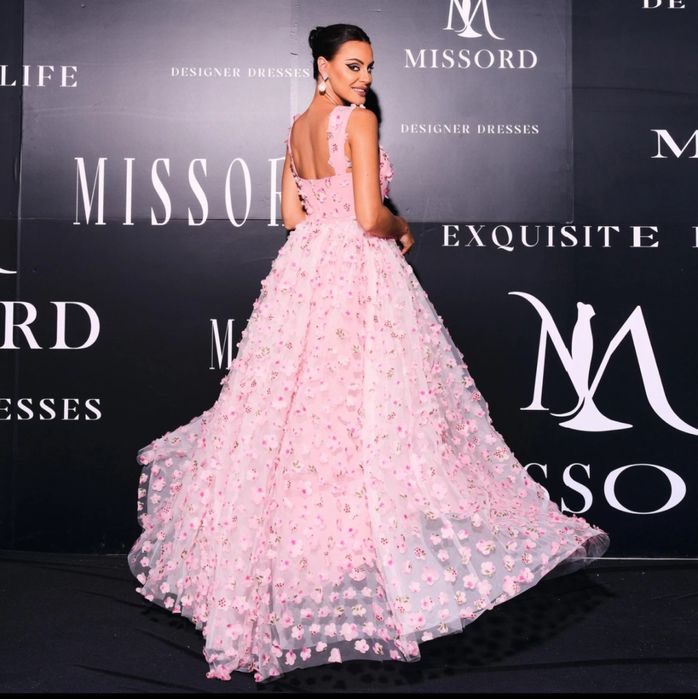 Шикарное вечернее нежнее платье