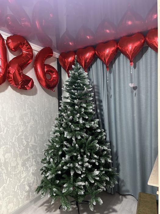 Продам елку 210 см