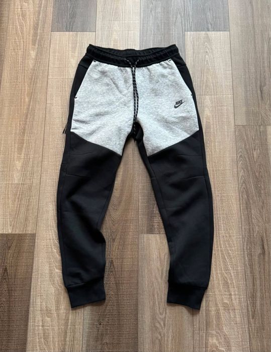 panatloni nike tech negri si grii